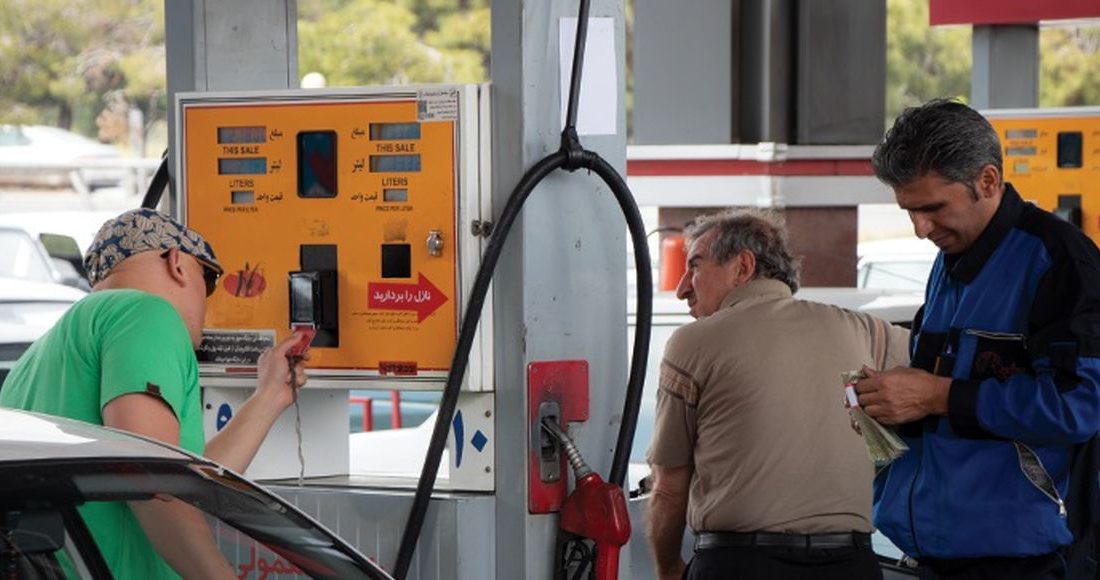 افزایش قیمت بنزین و حذف کارت سوخت کذب است/ مردم تخلفات جایگاه‌داران را به ۰۹۶۲۷ گزارش دهند