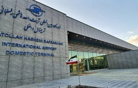تحویل ارز به زائران سرزمین وحی و عتبات در فرودگاه کرمان